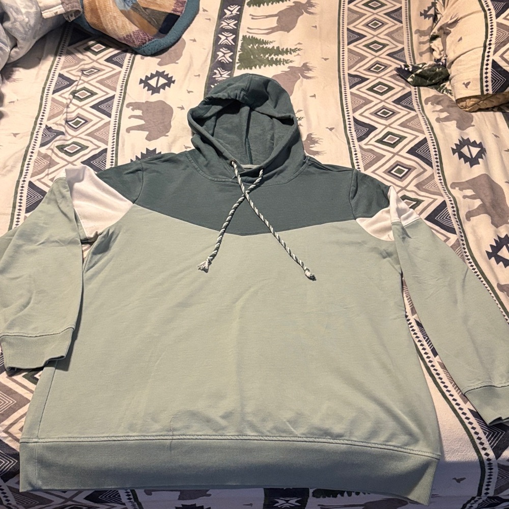 Women's Maurices Green and White Hoodie size Large